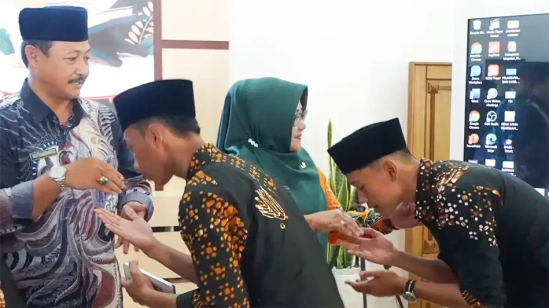 Bupati Magtan berangkatkan kafilah MTQ Magetan ke Jember. foto/forkopim