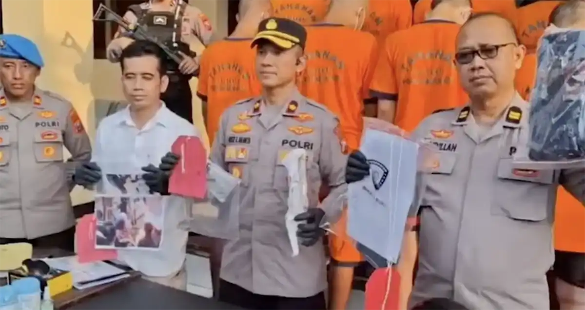 Tunjukkan barang bukti