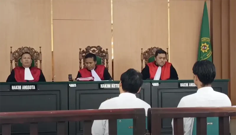 Majelis Hakim PN Pacitan saat putusan pada dua terdakwa kasus ancaman bom. foto/istimewa