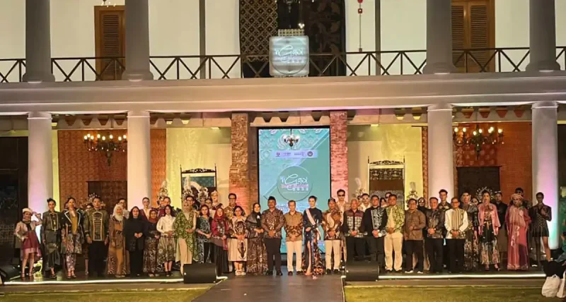 Pagelaran Ngawi Batik Fashion 2025 Kembali Meramaikan Wisata Benteng Van Den Bosh
