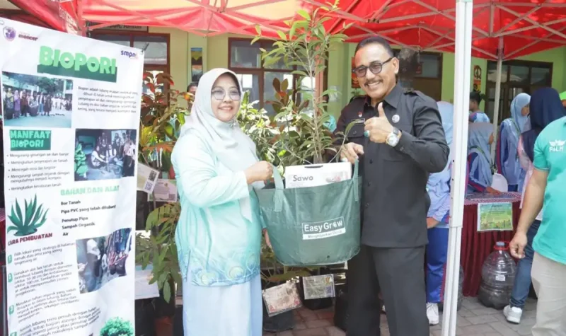 Penghijauan di SMPN 4 Ponorogo. foto/kominfo