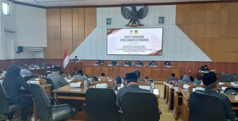 Rapat paripurna DPRD KABUPATEN MADIUN 
